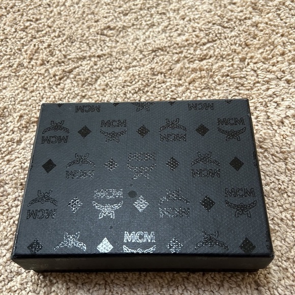 MCM men's lion embossed black with blue and grey mini zipped coin card holder - Picture 11 of 13